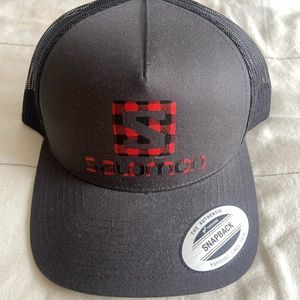 Salomon SnapBack mesh hat